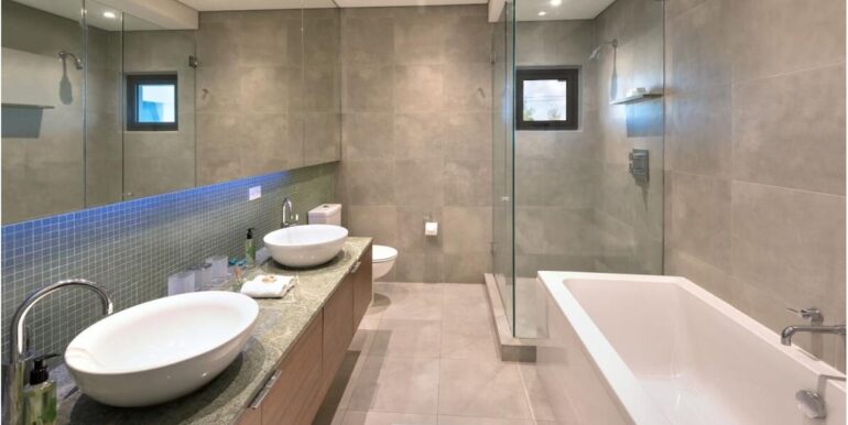 OceanReef102Bath2