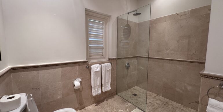 14-secondary-bathroom-palm-grove-8