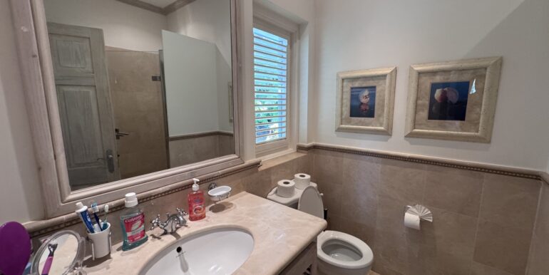 16-guest-bathroom-2-palm-grove-8