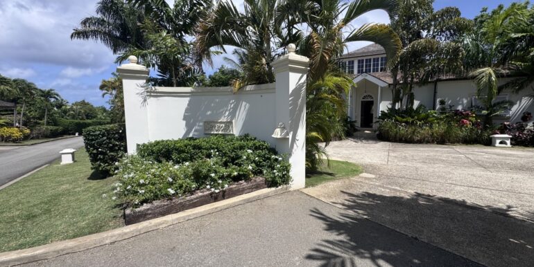 2-front-of-house-palm-grove-8