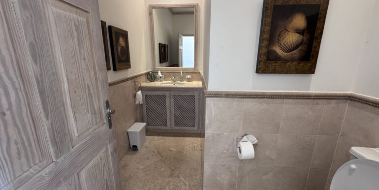8-powder-room-palm-grove-8