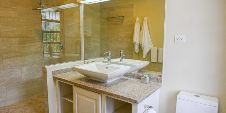 Clouds Ensuite Bathroom