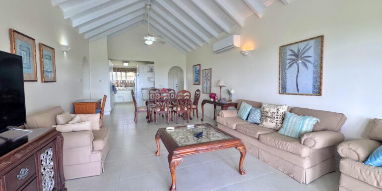 2 Milennium 304 Living room