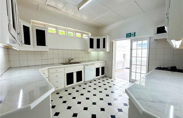 15 Kitchen Meadway Maxwill Hill