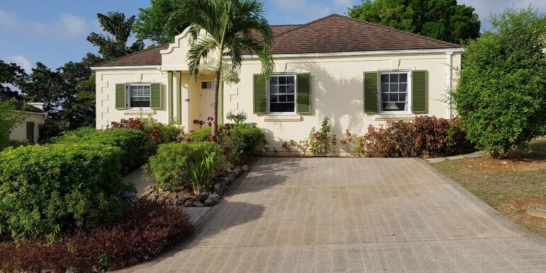 133-front-of-house-and-parking-3-1024x768