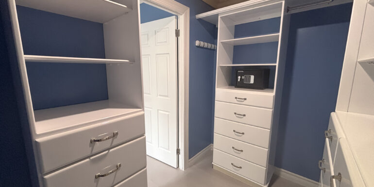 20 - 9 Coverley - Master bedroom