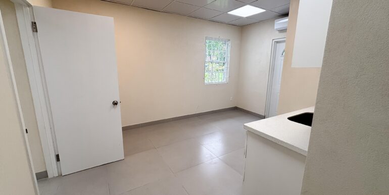 14 - Suite 2 - lunch room