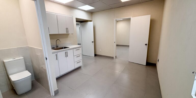 16 - Suite 2 - lunch room (2)