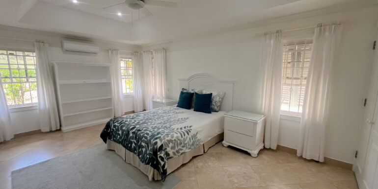 17 Durants Looking Glass Bedroom 1