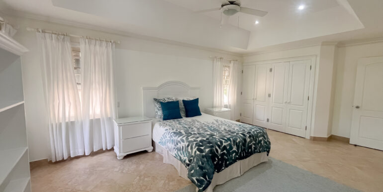 19 Durants Looking Glass Bedroom 1