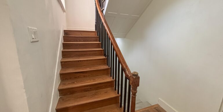 2 - Belleville unit a - top floor entrance