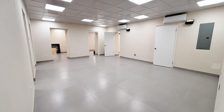 2 - Suite 2 - Main room entrance