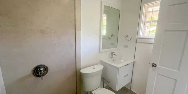 20 Durants Looking Glass Bathroom 1