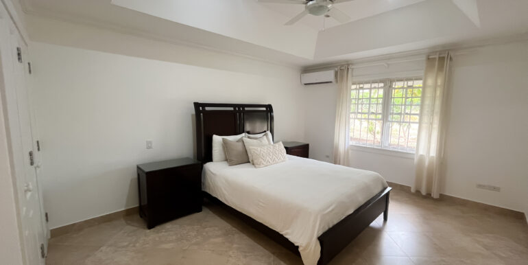23 Durants Looking Glass Bedroom 2
