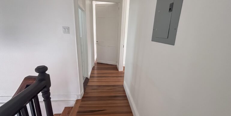 3 - Belleville unit a - top floor - office hallway