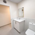 5 - Suite 2 - Mainroom - bathroom 2