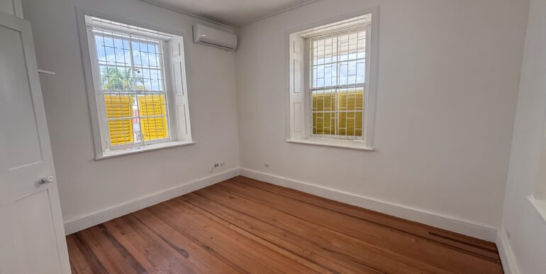 6 - Bellevilla unit a - top floor - room 1