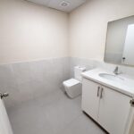 6 - Suite 2 - Mainroom - bathroom 2