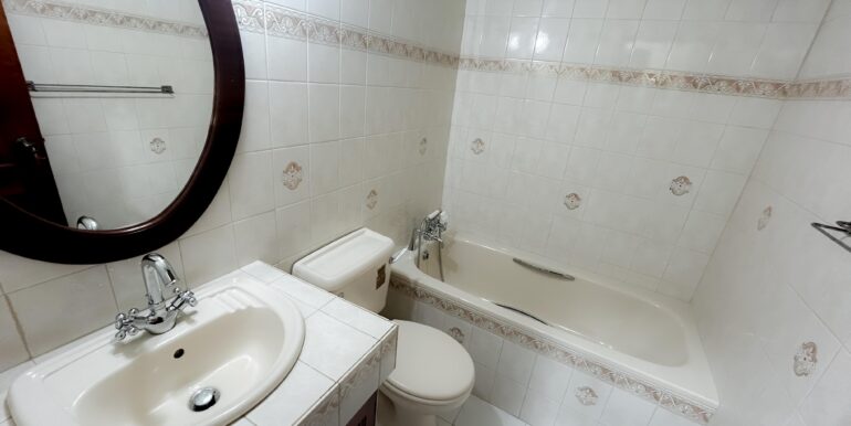 8 Surf View Rd 2 bed shared bathroom