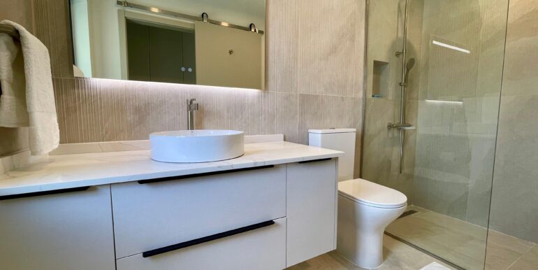 18 Bath 3